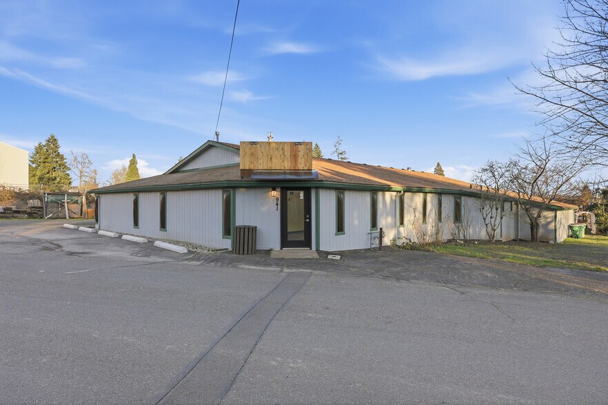 Primary Photo Of 941 SW Alder St, Dundee Warehouse For Lease