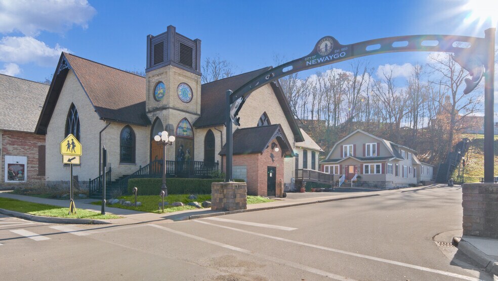 More Photos Of 30 Quarterline St, Newaygo Specialty For Sale