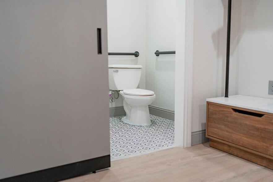 More Photos Of 1107 N Broadway, Santa Maria Hotel For Sale