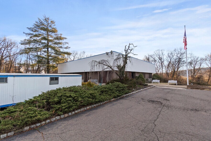 More Photos Of 6 Raritan Rd, Oakland Warehouse For Sale
