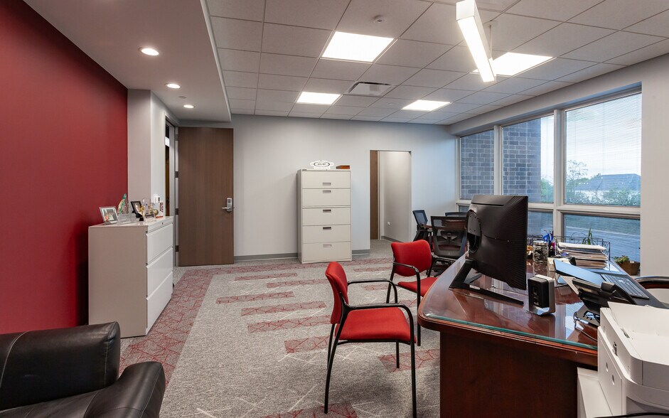 More Photos Of 1910 S Highland Ave, Lombard Medical For Lease