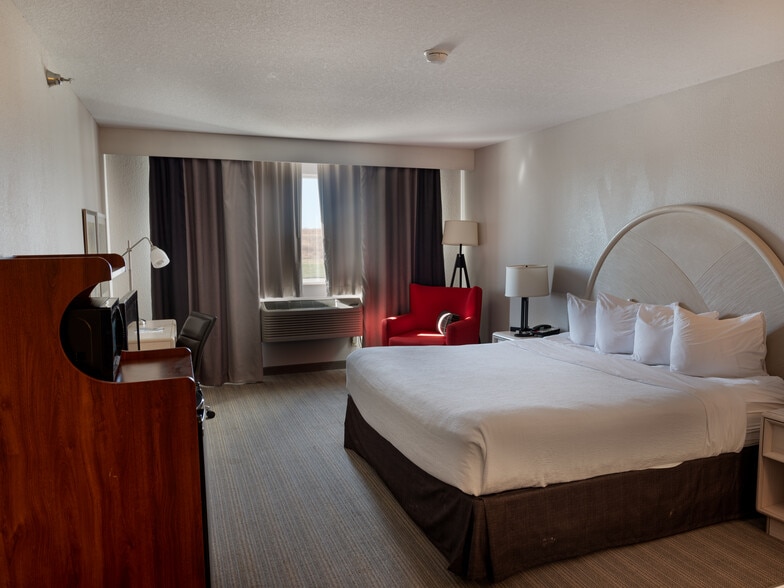 More Photos Of 664 Chase Blvd, Sidney Hotel For Sale