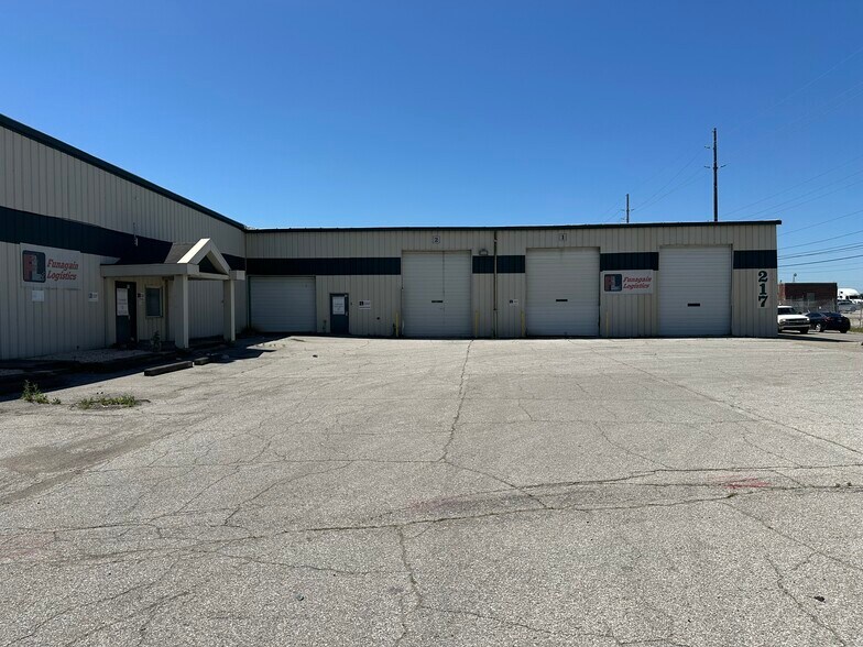 More Photos Of 217 S Belmont Ave, Indianapolis Warehouse For Lease