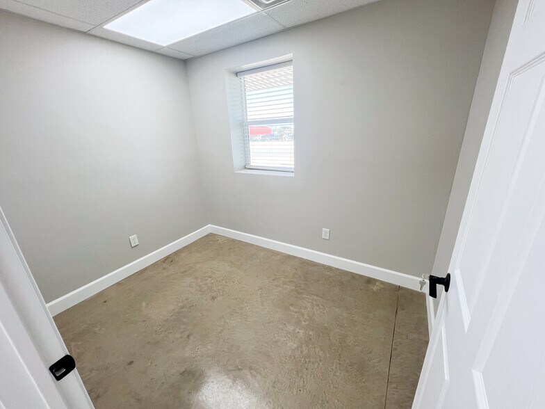 More Photos Of 4713 County Road 128, Midland Warehouse For Lease