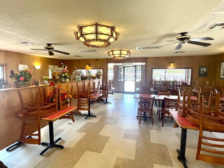 More Photos Of 924 N Main St, Mountain Grove Restaurant For Sale