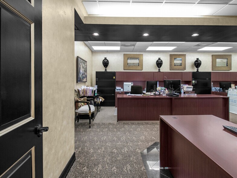 More Photos Of 71 NE 27th Ave, Pompano Beach Office For Sale