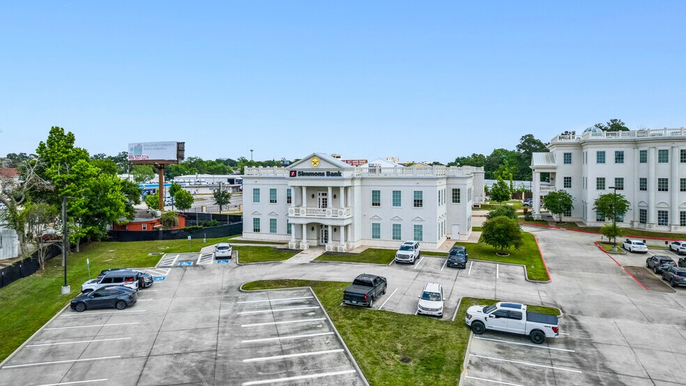 More Photos Of 815 W Davis St, Conroe Office For Sale