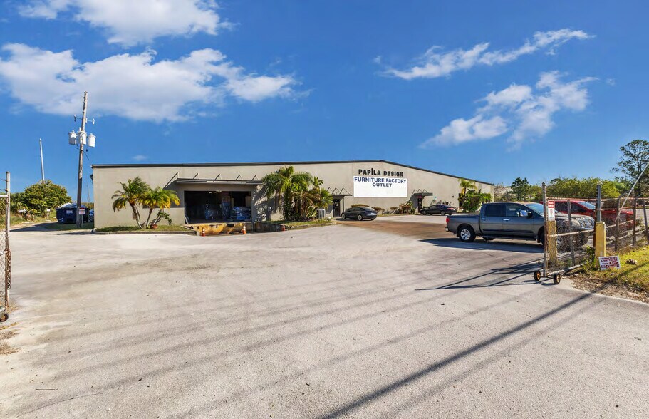 More Photos Of 701 W Landstreet Rd, Orlando Warehouse For Sale