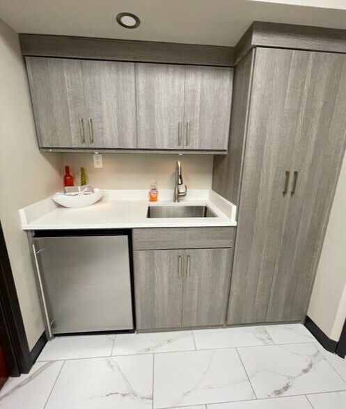 More Photos Of 55 Music Square E, Nashville Office For Lease