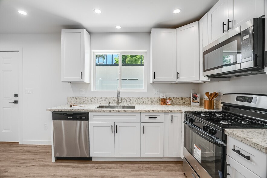 More Photos Of 7008 Encino Ave, Van Nuys Apartments For Sale