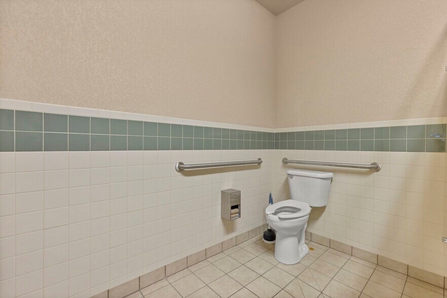 More Photos Of 800 Waterglen Dr, Fort Collins Freestanding For Sale