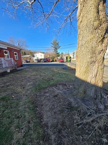 Primary Photo Of 48 School St, Lincoln Restaurant For Sale
