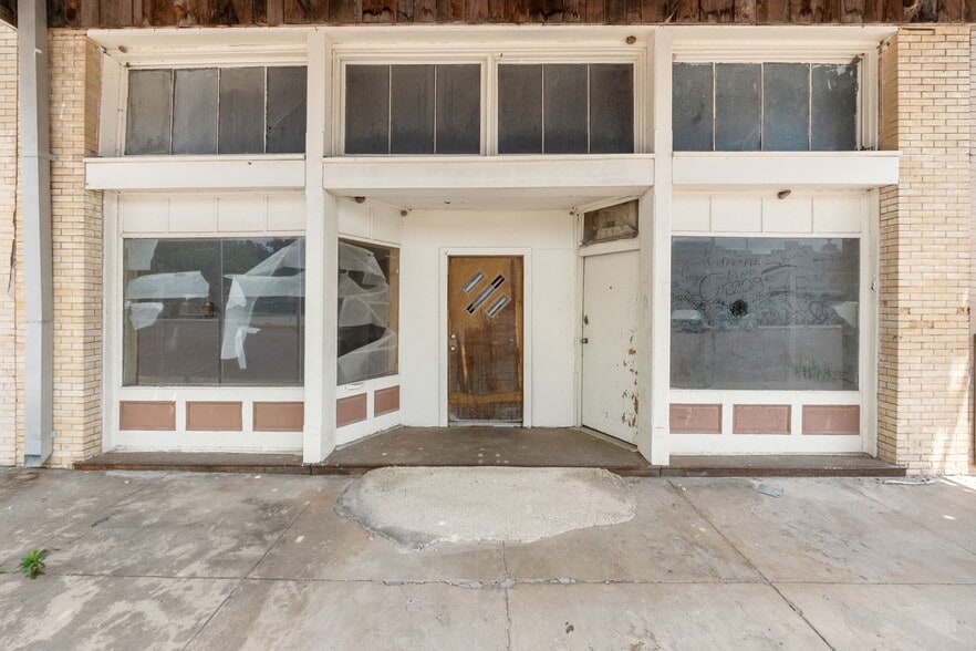 More Photos Of 112 W Davilla St, Granger General Retail For Sale