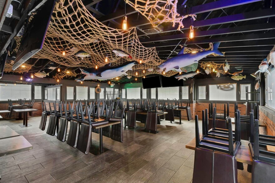 Primary Photo Of 2901 Tyrone Blvd, Saint Petersburg Restaurant For Sale