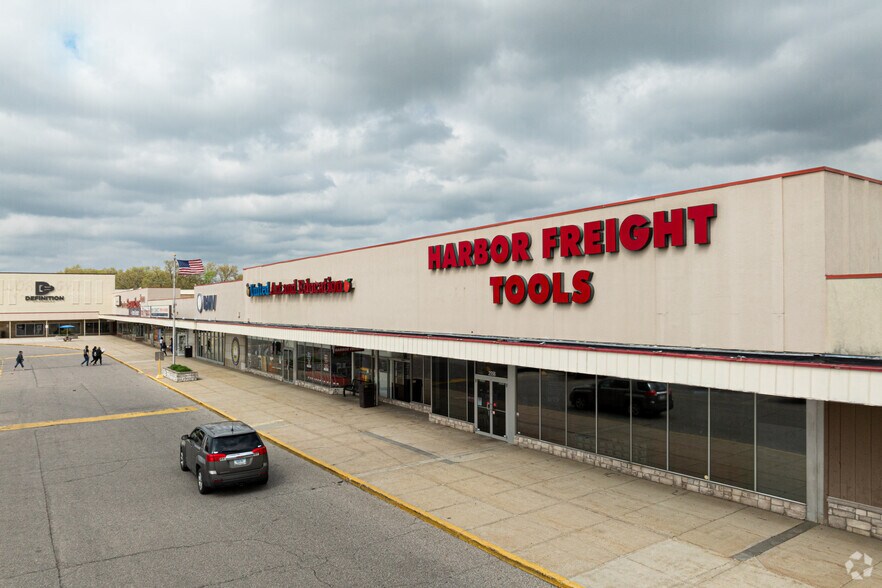 More Photos Of 822 W McKinley Ave, Mishawaka Storefront For Sale