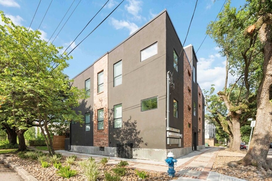 More Photos Of 214 Welch St, Houston Apartments For Sale