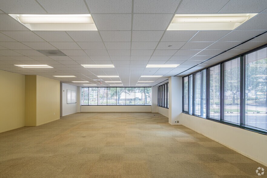 More Photos Of 263 N Sam Houston Pky E, Houston Office For Sale