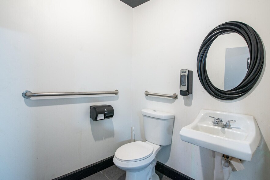 More Photos Of 2900-2912 S West Temple, Salt Lake City Light Manufacturing For Lease