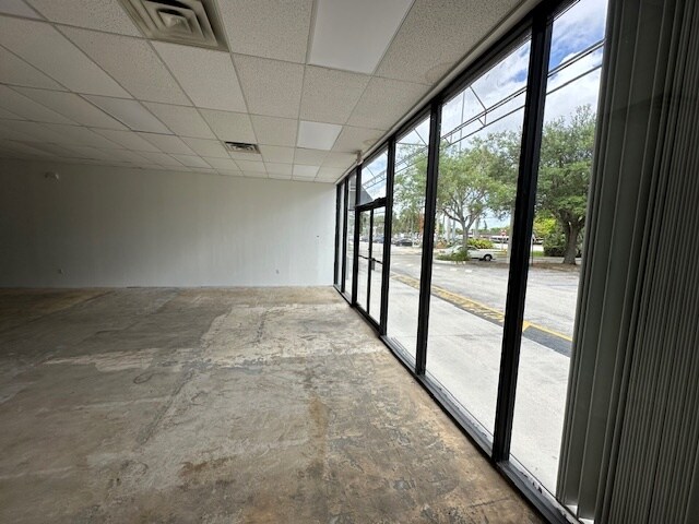 More Photos Of 5251 N University Dr, Lauderhill Freestanding For Lease