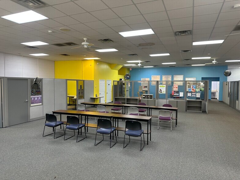 More Photos Of 414 9th St SE, Roanoke General Retail For Sale