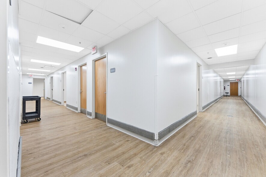 More Photos Of 378 Market Place Mall, Weston Medical For Lease