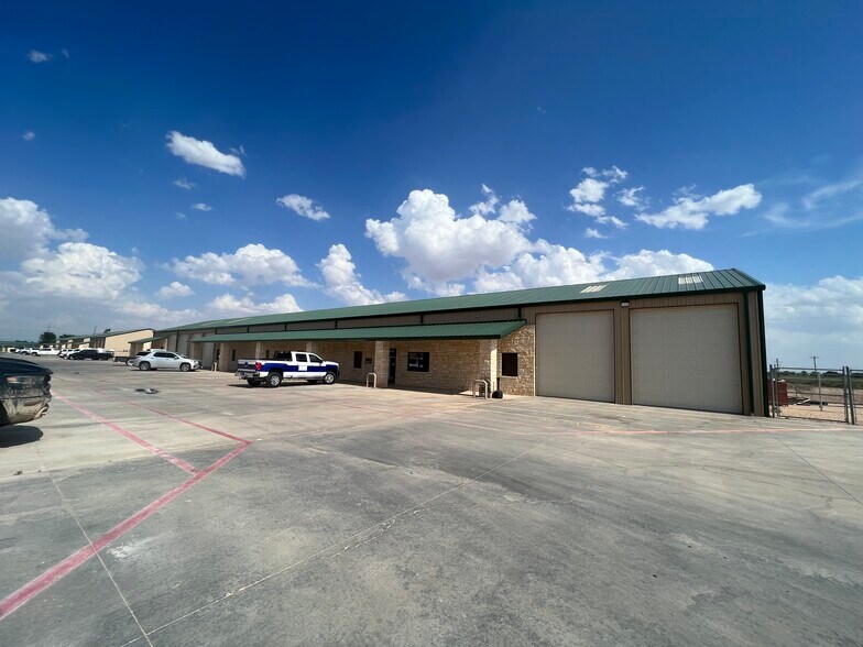 More Photos Of 6413 N State Highway 349, Midland Warehouse For Lease