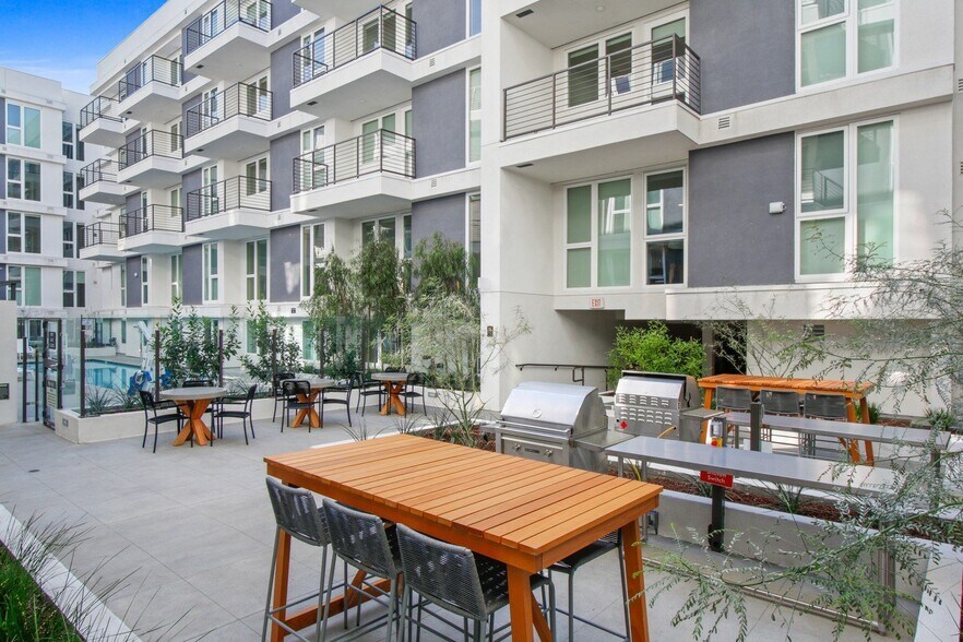 More Photos Of 200 N Vermont Ave, Los Angeles Apartments For Lease