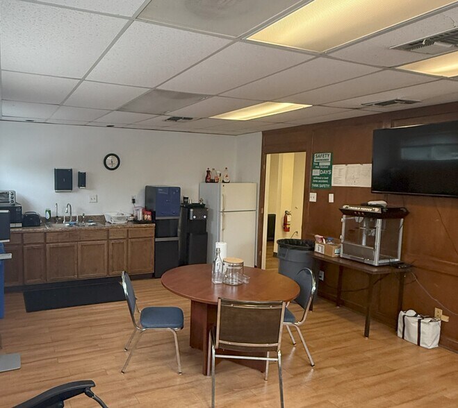More Photos Of 505 Yager Ln W, Austin Warehouse For Lease