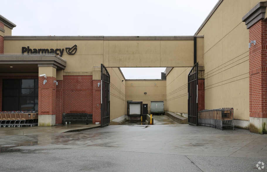 More Photos Of 800 McBride Blvd, New Westminster Supermarket For Lease