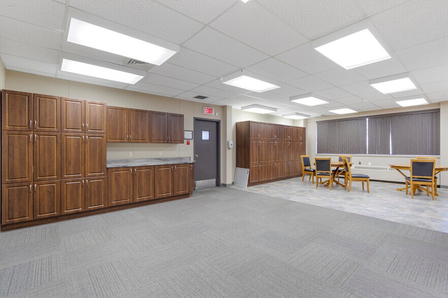 More Photos Of 5516 Industrial Rd, Rocky Rapids Office For Lease