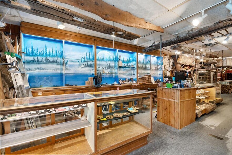 More Photos Of 311 E Central Ave, Mackinaw City Storefront For Sale