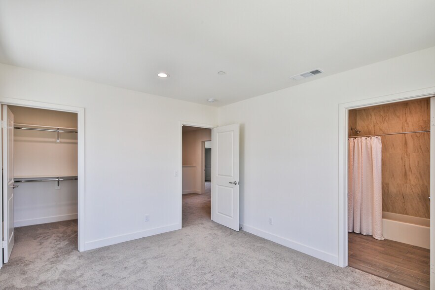 More Photos Of 6836 Whitman Ave, Van Nuys Multifamily For Sale