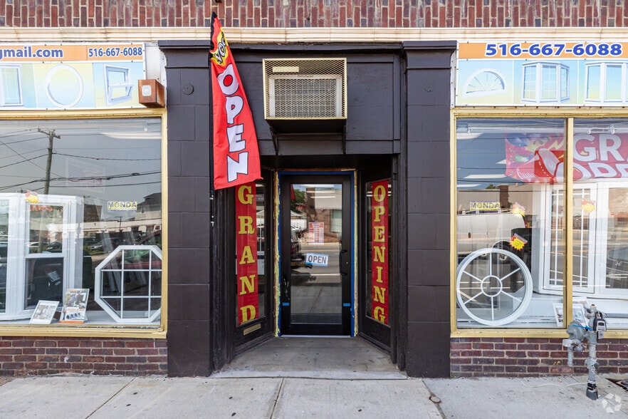More Photos Of 210-218 Front St, Hempstead Warehouse For Lease