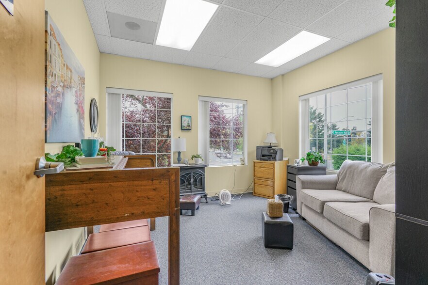 More Photos Of 9407 NE Vancouver Mall Dr, Vancouver Medical For Sale