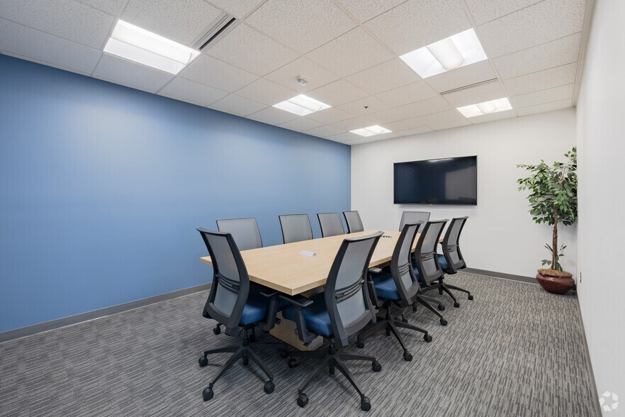 More Photos Of 755 W Big Beaver Rd, Troy Coworking Space