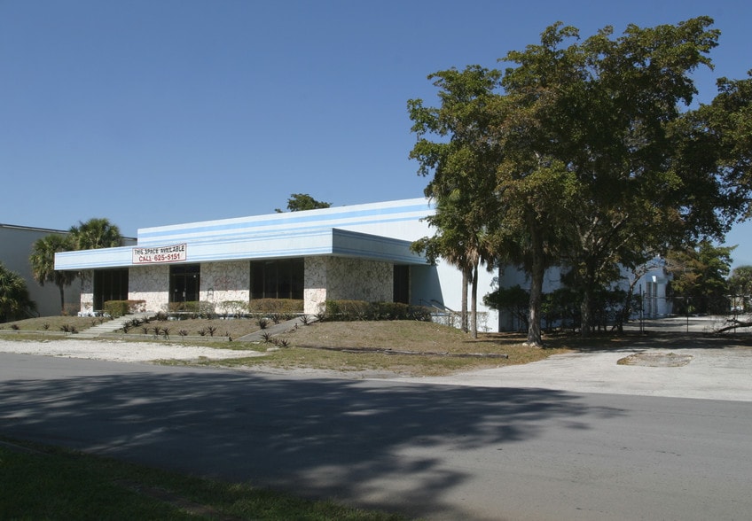 More Photos Of 5295 NW 163rd St, Miami Lakes Warehouse For Lease