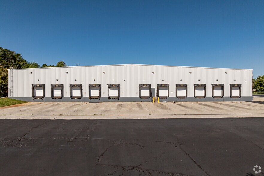More Photos Of 640 N Northpark Dr, Clinton Warehouse For Lease