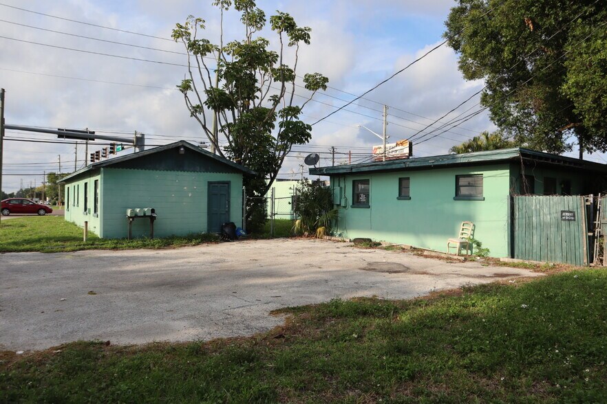 More Photos Of 9494 Ulmerton Rd, Largo Storefront Retail Residential For Sale