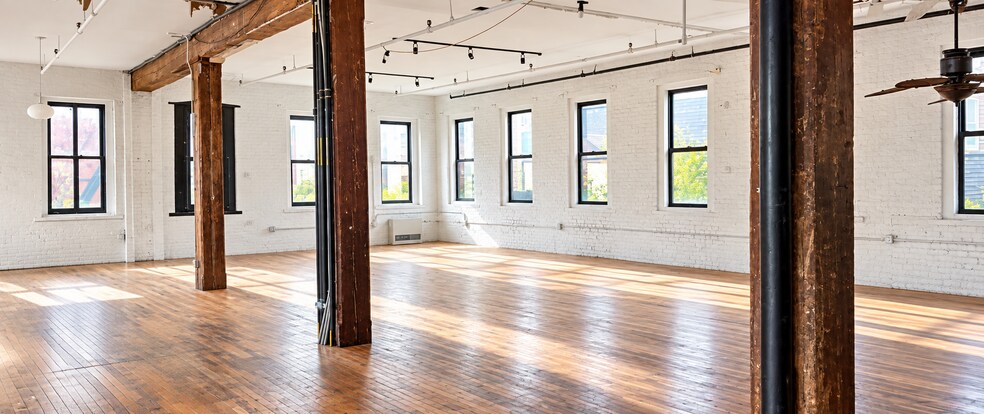 More Photos Of 235 Berry St, Brooklyn Apartments For Lease