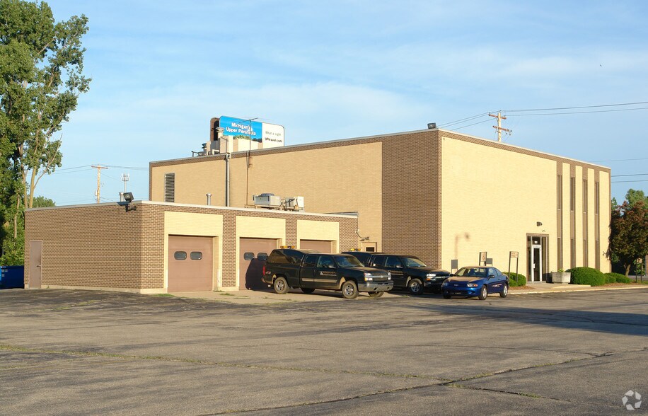 More Photos Of 4398 Roger B Chaffee Mem Dr SE, Grand Rapids Office For Sale