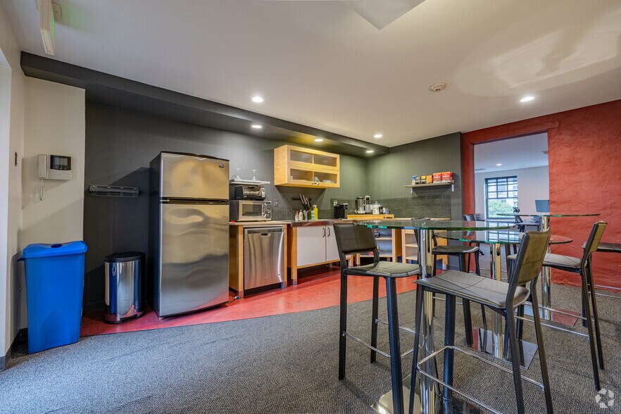 More Photos Of 419 N Charles St, Baltimore Office For Sale