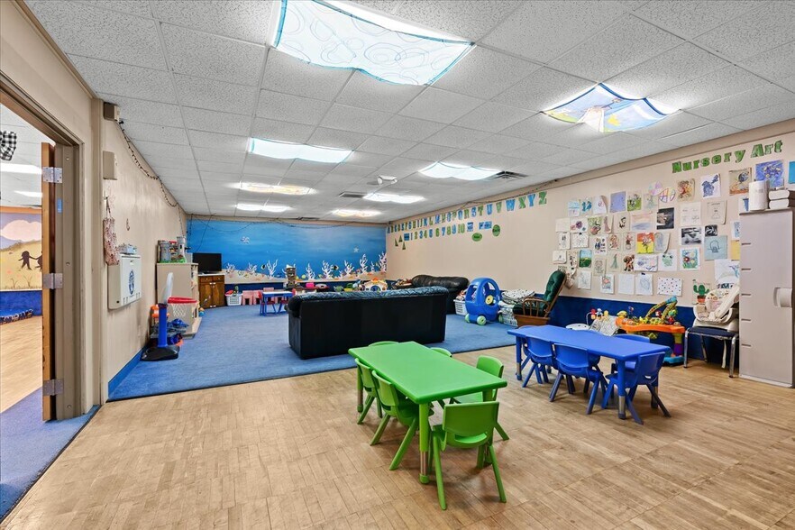 More Photos Of 2140 Fairway Dr, Davison Sports And Entertainment For Sale