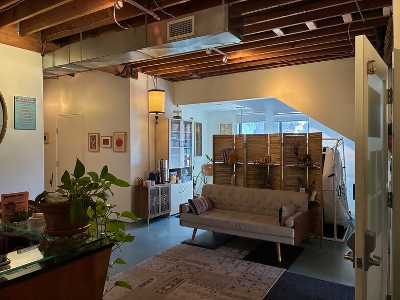 More Photos Of 2410 SE 10th Ave, Portland Light Distribution For Sale