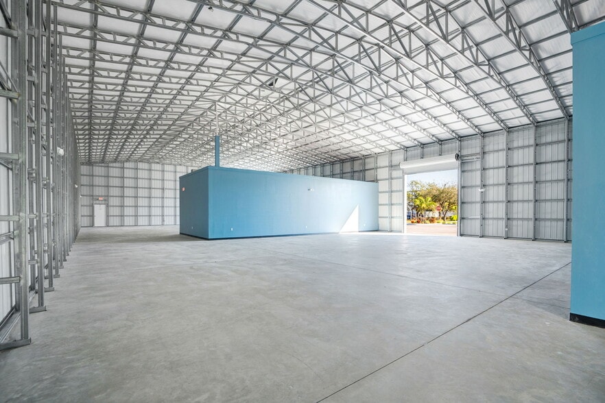 More Photos Of 6730 28th Street Cir E, Sarasota Warehouse For Sale