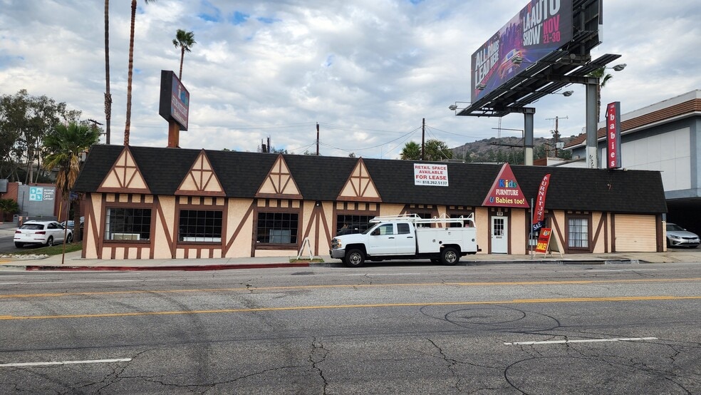 More Photos Of 2751 Colorado Blvd, Los Angeles Restaurant For Lease