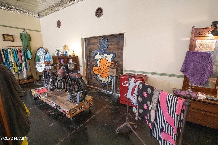 More Photos Of 213 N Kinsley Ave, Winslow Storefront For Sale