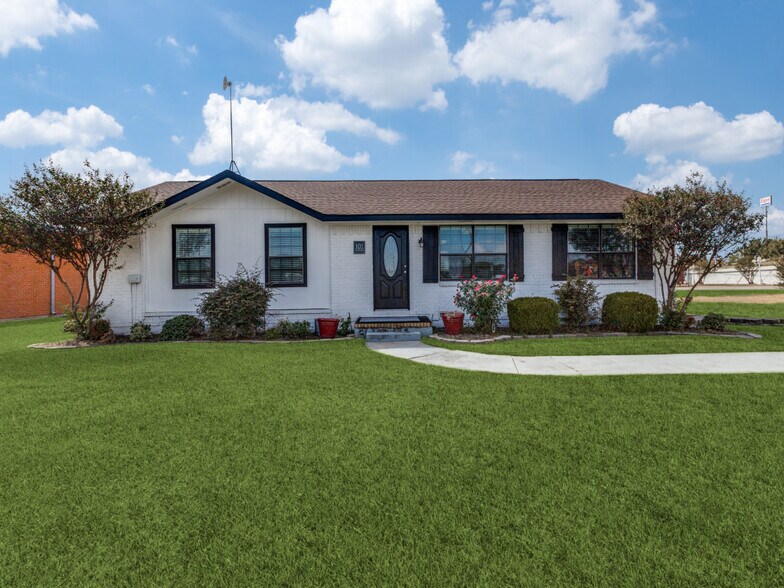 Primary Photo Of 101 E Us-80 Hwy, Forney Freestanding For Sale