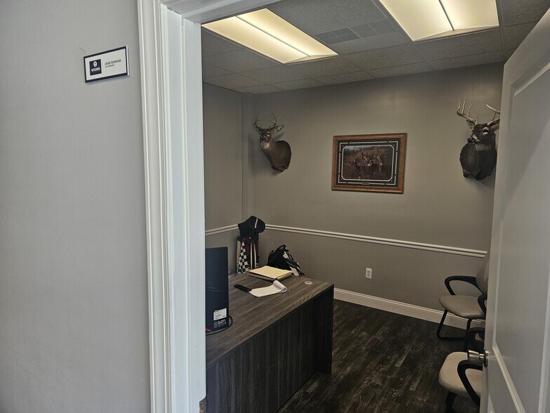 More Photos Of 127-131 E Commerce St, Milford Loft Creative Space For Sale