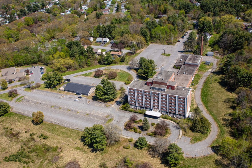 More Photos Of 30 Chase Ave, Waterville Apartments For Sale