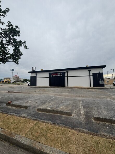 More Photos Of 251 Highway 49 N, Byron Restaurant For Lease